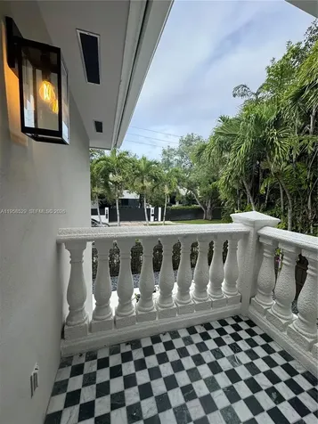 3185 Washington Street Miami FL 33133