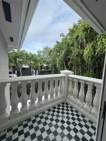 3185 Washington Street Miami FL 33133