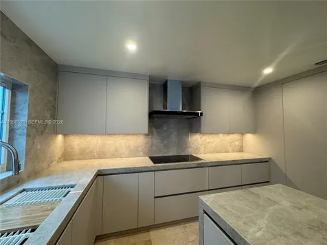 3185 Washington Street Miami FL 33133