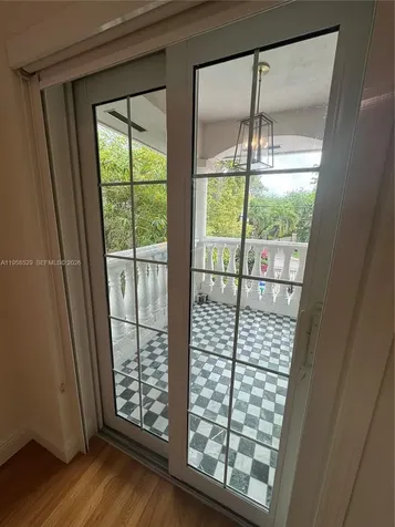 3185 Washington Street Miami FL 33133