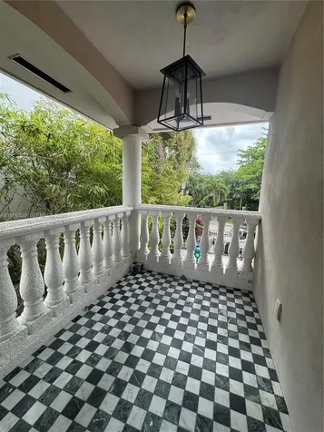 3185 Washington Street Miami FL 33133