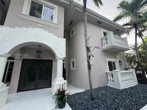 3185 Washington Street Miami FL 33133