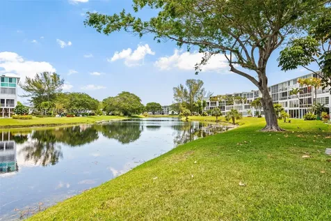 2130 Cambridge F Deerfield Beach FL 33442