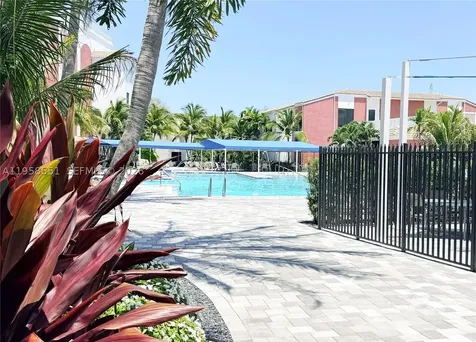 2130 Cambridge F Deerfield Beach FL 33442