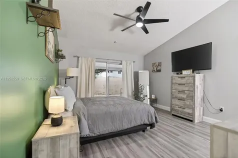 8864 NW 189th Terrace Hialeah FL 33018