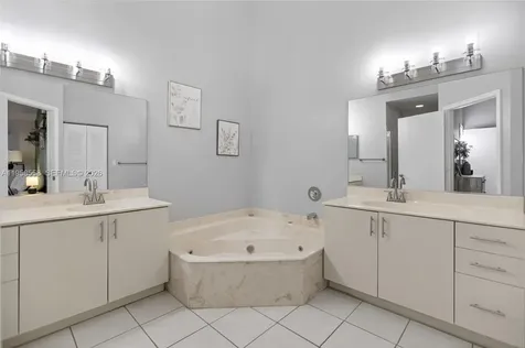 8864 NW 189th Terrace Hialeah FL 33018