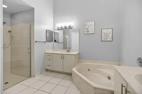 8864 NW 189th Terrace Hialeah FL 33018