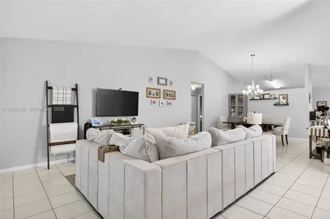 8864 NW 189th Terrace Hialeah FL 33018