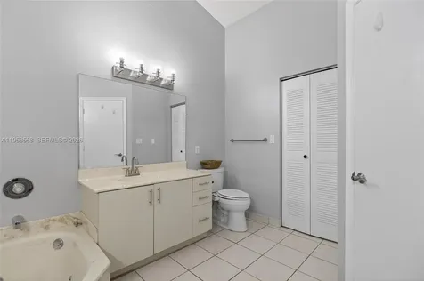 8864 NW 189th Terrace Hialeah FL 33018