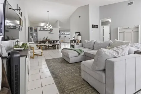8864 NW 189th Terrace Hialeah FL 33018