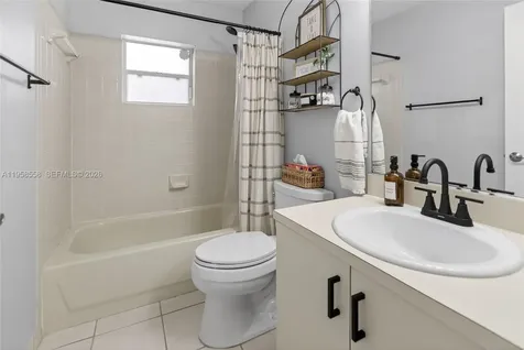 8864 NW 189th Terrace Hialeah FL 33018