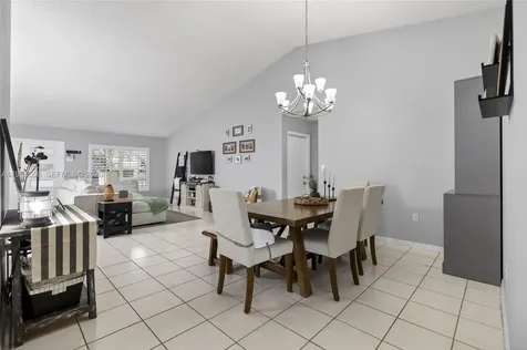 8864 NW 189th Terrace Hialeah FL 33018