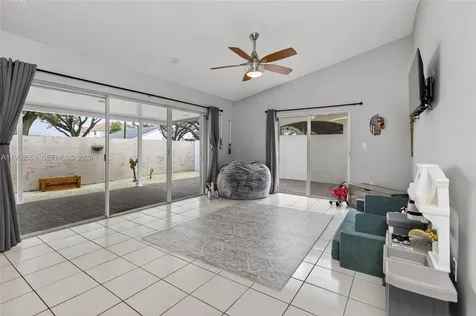 8864 NW 189th Terrace Hialeah FL 33018
