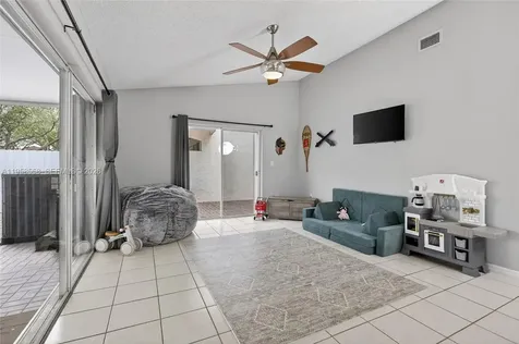8864 NW 189th Terrace Hialeah FL 33018