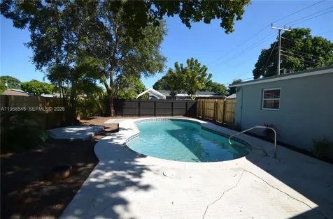 5660 NE 5th Avenue Oakland Park FL 33334