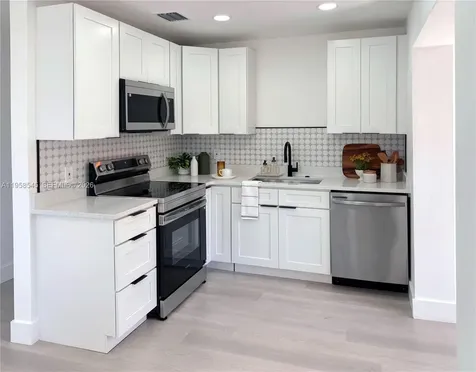 5660 NE 5th Avenue Oakland Park FL 33334