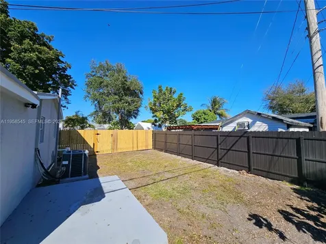 5660 NE 5th Avenue Oakland Park FL 33334