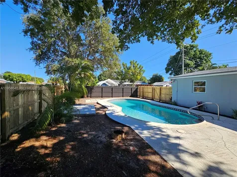 5660 NE 5th Avenue Oakland Park FL 33334