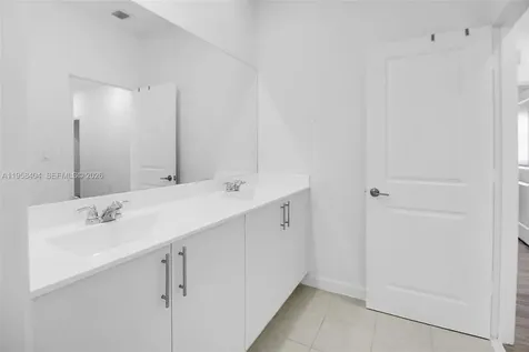 879 SE 26th Terrace Homestead FL 33035
