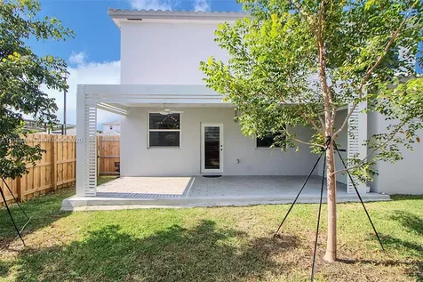 879 SE 26th Terrace Homestead FL 33035