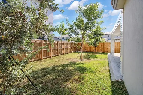 879 SE 26th Terrace Homestead FL 33035