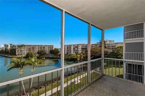 2851 Leonard Drive Aventura FL 33160