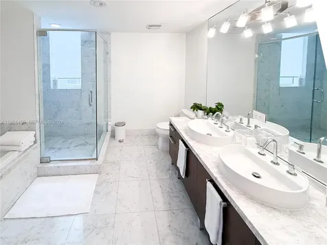 253 NE 2nd Street Miami FL 33132