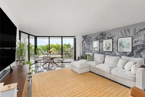 1000 Quayside Terrace Miami FL 33138