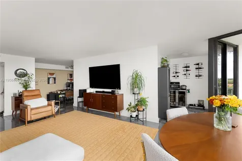 1000 Quayside Terrace Miami FL 33138