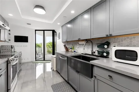 1000 Quayside Terrace Miami FL 33138