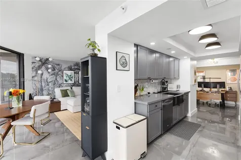 1000 Quayside Terrace Miami FL 33138