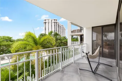 1000 Quayside Terrace Miami FL 33138
