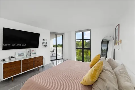 1000 Quayside Terrace Miami FL 33138