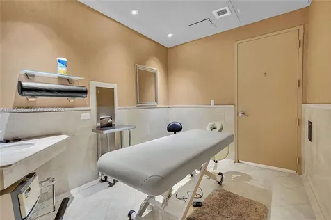 3101 S Ocean Hollywood FL 33019