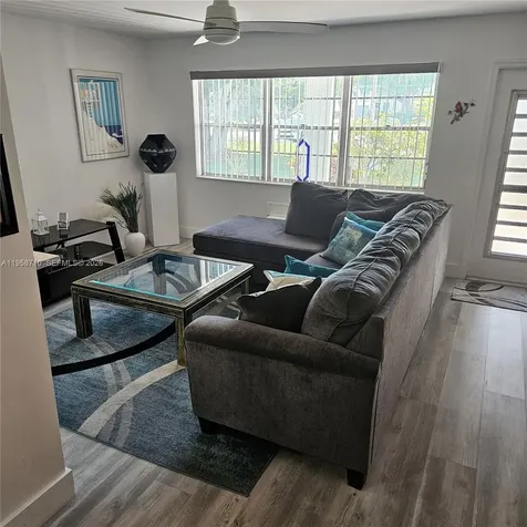 275 Farnham L Deerfield Beach FL 33442