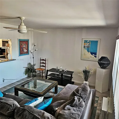 275 Farnham L Deerfield Beach FL 33442
