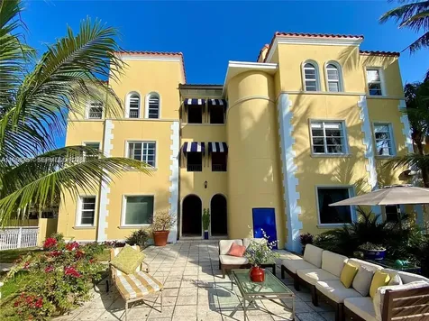 4812 Pine Tree Drive Miami Beach FL 33140