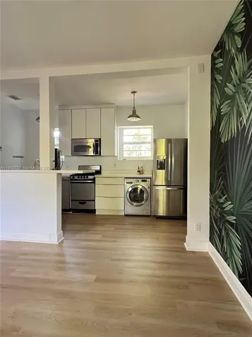 4812 Pine Tree Drive Miami Beach FL 33140
