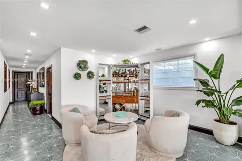 1398 Bay Drive Miami Beach FL 33141