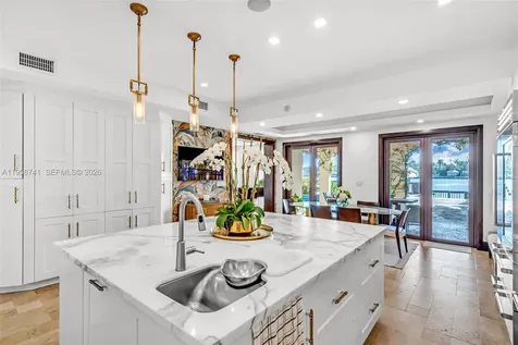 1398 Bay Drive Miami Beach FL 33141