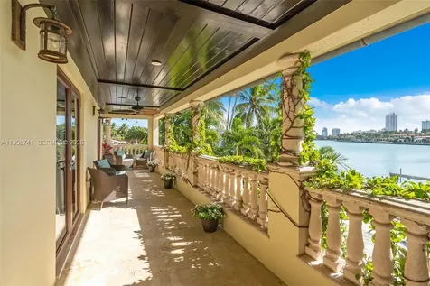 1398 Bay Drive Miami Beach FL 33141