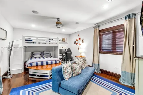 1398 Bay Drive Miami Beach FL 33141