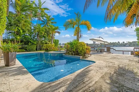 1398 Bay Drive Miami Beach FL 33141