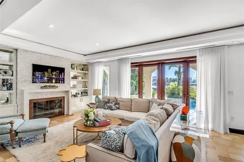 1398 Bay Drive Miami Beach FL 33141