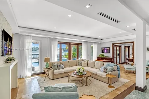 1398 Bay Drive Miami Beach FL 33141