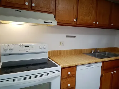 3720 Inverrary Drive Lauderhill FL 33319