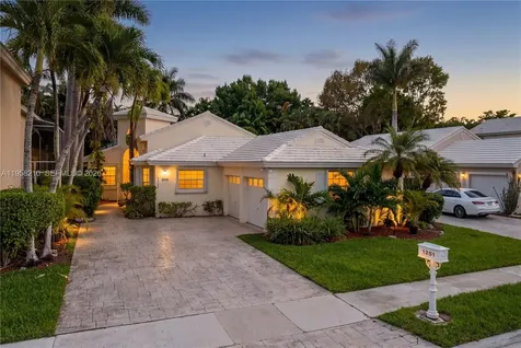 1251 E Wilshire Circle E Pembroke Pines FL 33027