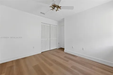 1251 E Wilshire Circle E Pembroke Pines FL 33027
