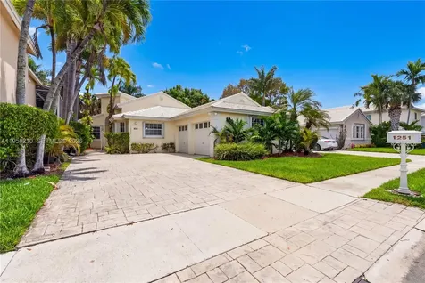 1251 E Wilshire Circle E Pembroke Pines FL 33027