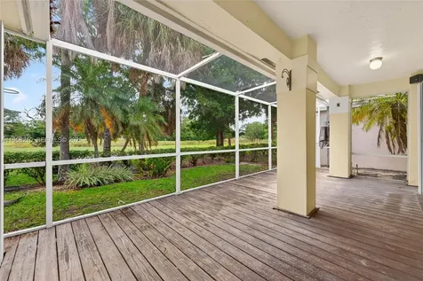 1251 E Wilshire Circle E Pembroke Pines FL 33027